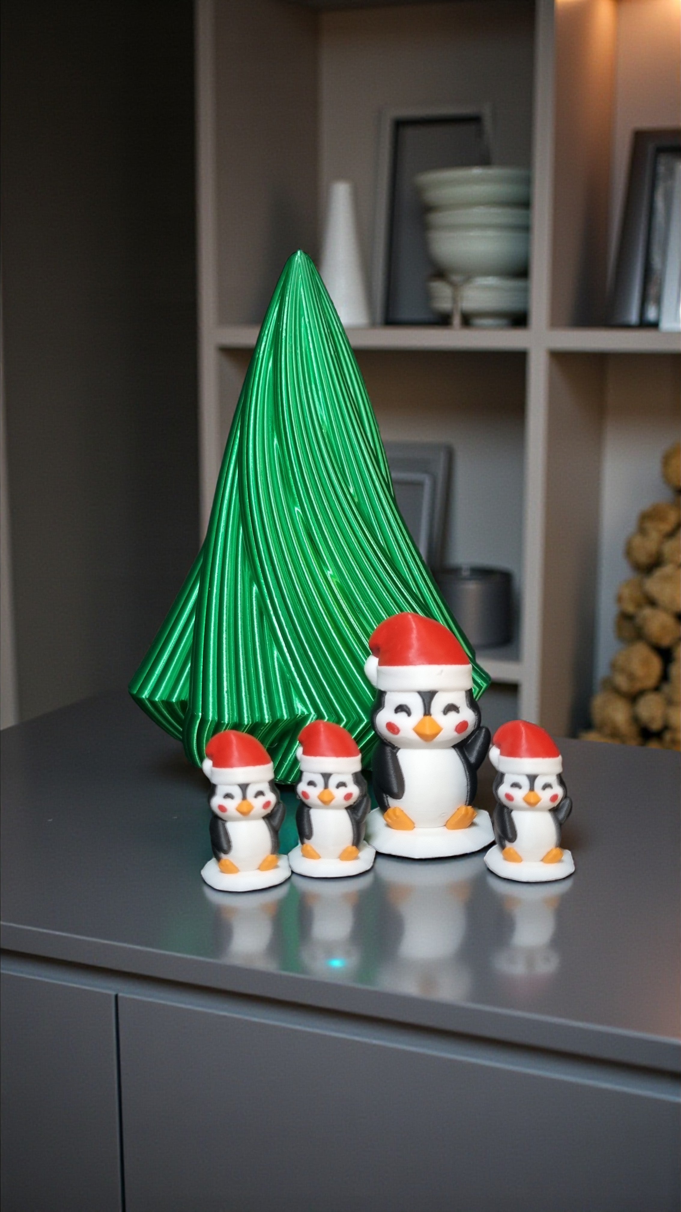 Pingouin de Noël – Figurine décorative (bonnet rouge)