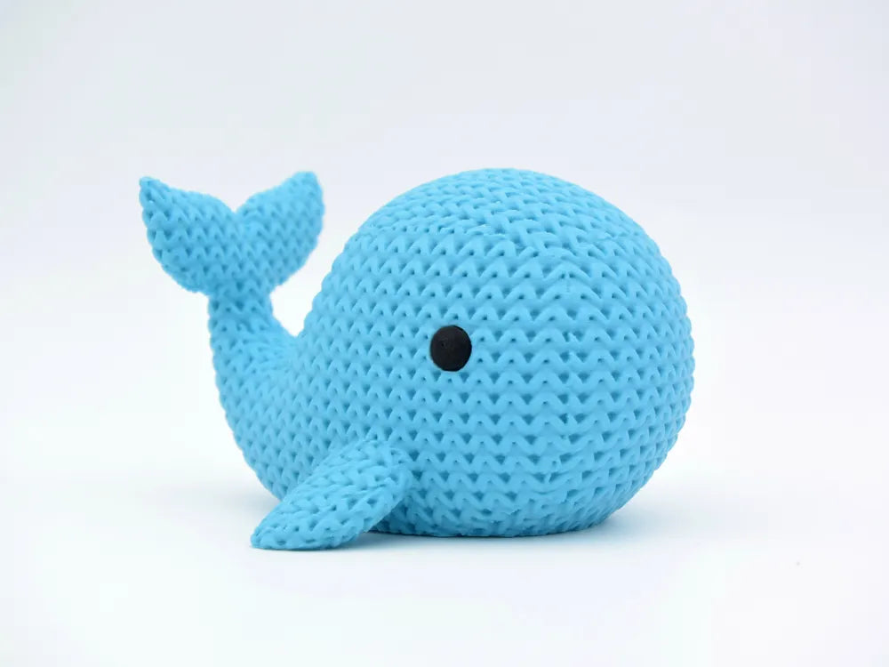 Figurine baleine kawaii effet tricoté, vue de profil