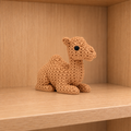 Figurine chameau kawaii effet tricoté imprimée en 3D, couleur sable et noir