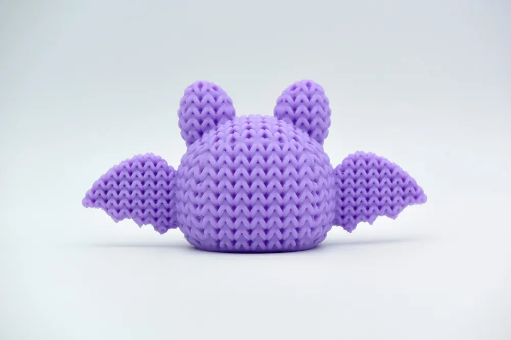 Chauve-souris mignonne violette effet tricoté vue de face, figurine Halloween imprimée en 3D - Tresor3D
