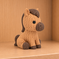 Cheval mignon beige et marron effet tricoté, figurine décorative imprimée en 3D - Tresor3D