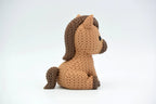 Cheval mignon beige et marron effet tricoté vue de face, figurine imprimée en 3D - Tresor3D