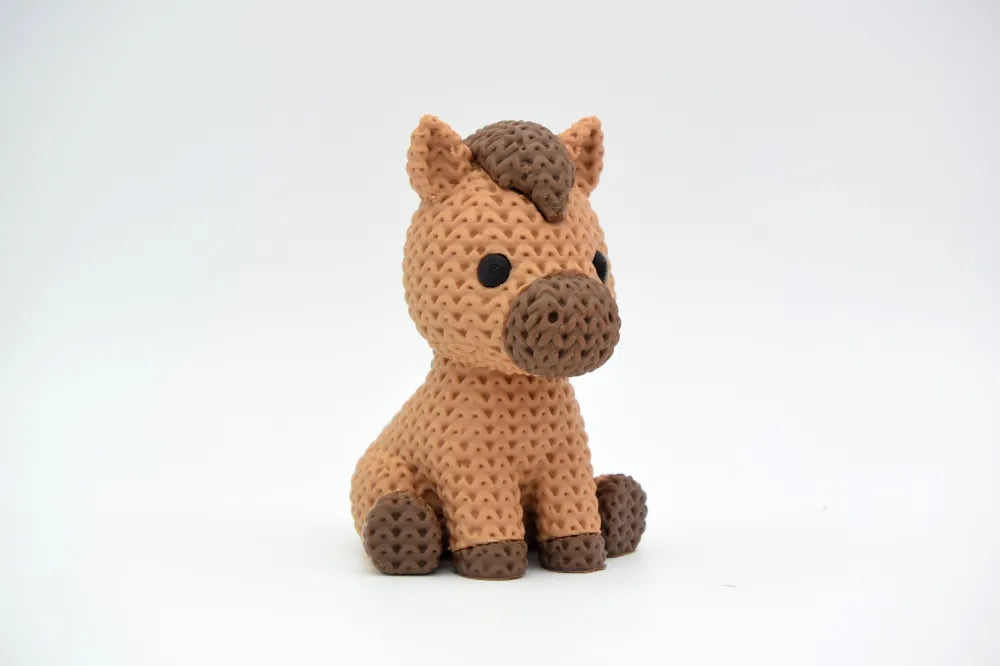 Cheval mignon beige et marron effet tricoté vue de côté, figurine imprimée en 3D - Tresor3D