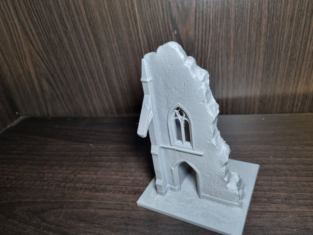Façade gothique en ruine avec figurine 28-32mm pour échelle, Tresor3D