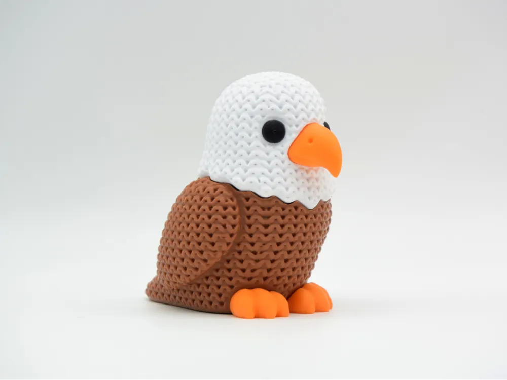 Figurine aigle kawaii effet tricoté, texture crochet vue de face