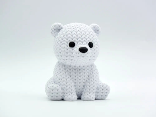 Figurine bébé ours polaire kawaii effet tricoté, vue de face