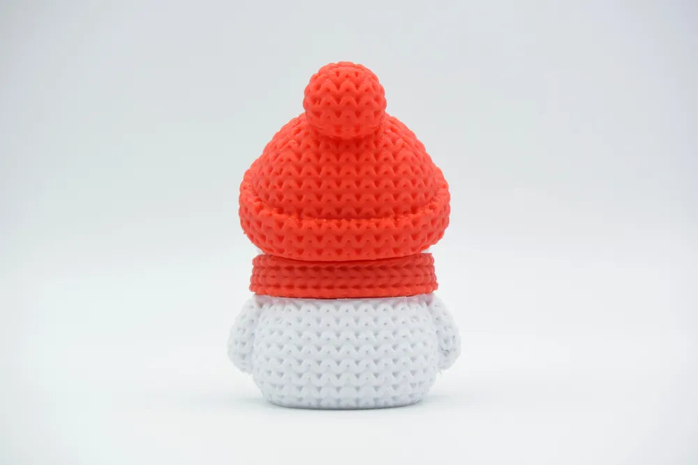 Figurine bonhomme de neige de noël kawaii effet tricoté, vue de profil