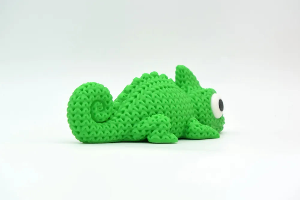 Figurine caméléon kawaii effet tricoté, vue de profil