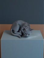 Figurine de chat noir endormi, style minimaliste, Tresor3D