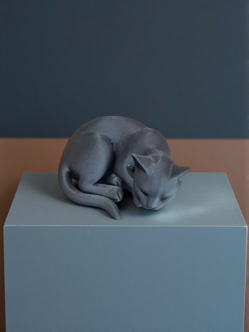 Figurine de chat noir endormi, style minimaliste, Tresor3D
