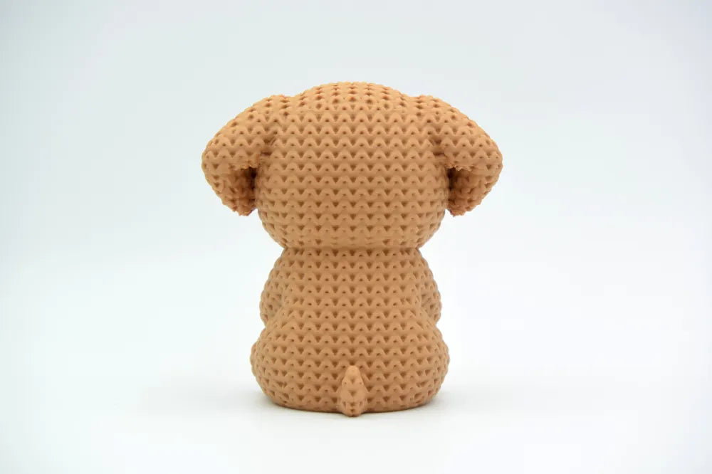 Figurine chien au cœur kawaii effet tricoté, vue de profil