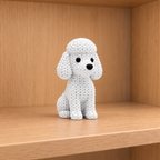 Figurine chien caniche kawaii effet tricoté, vue de face