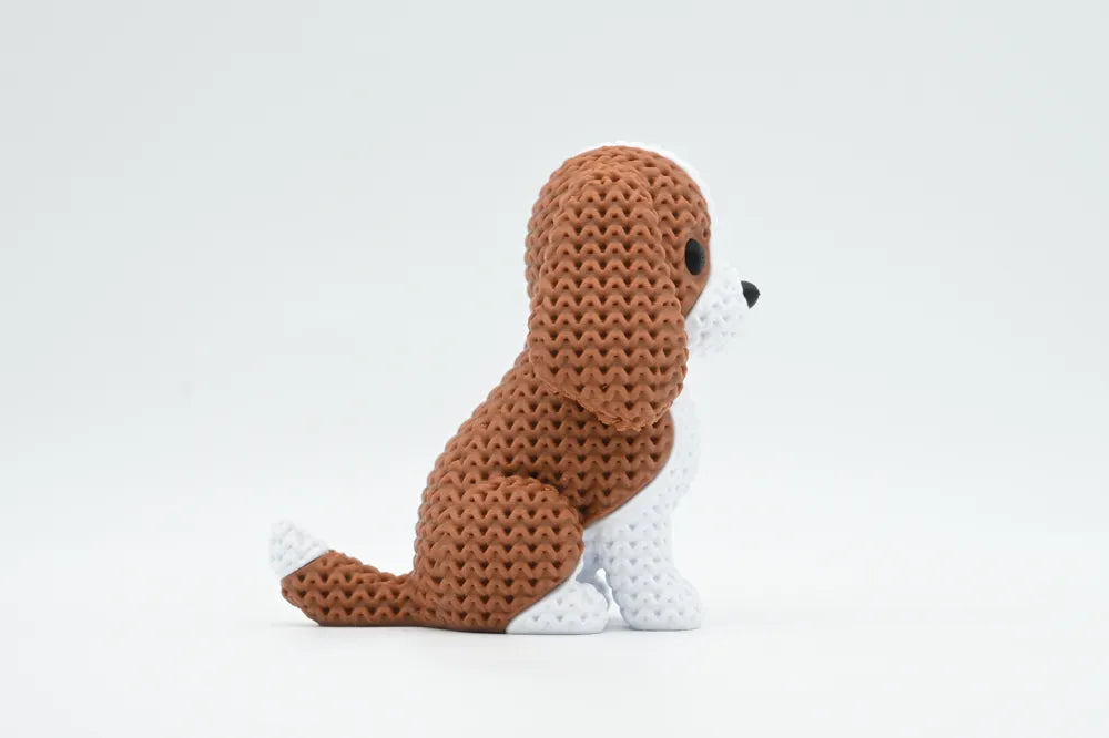Figurine chien cavalier king charles kawaii effet tricoté, vue arrière