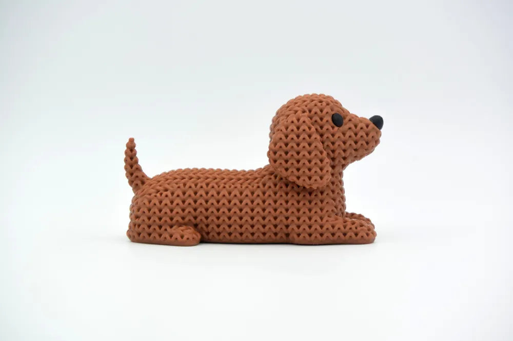 Figurine chien teckel kawaii effet tricoté, vue arrière