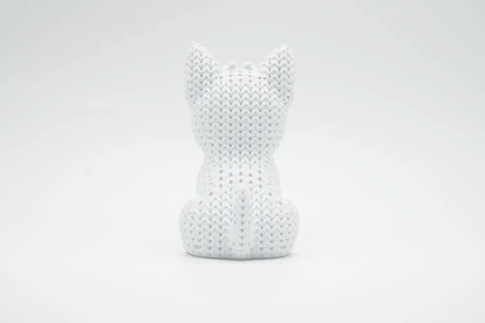 Figurine chien westie kawaii effet tricoté, vue de profil