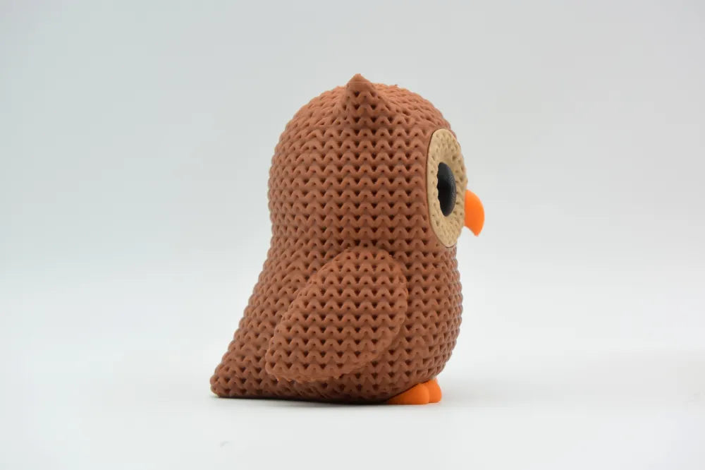 Figurine chouette kawaii effet tricoté, vue de profil