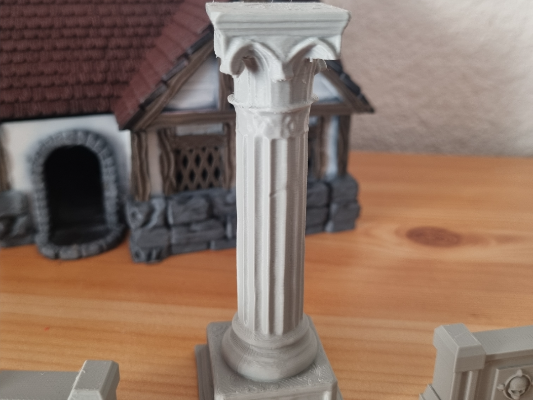 Détail du chapiteau corinthien et des cannelures de la colonne grecque, Tresor3D