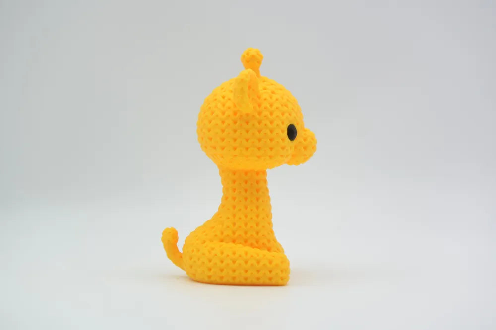 Figurine girafe kawaii effet tricoté, vue de profil