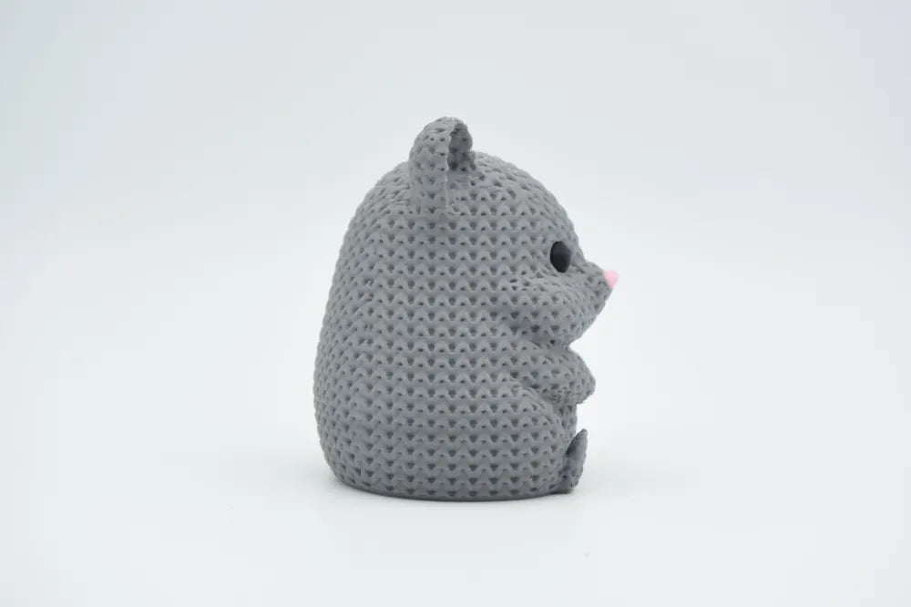Figurine hamster kawaii effet tricoté, vue arrière