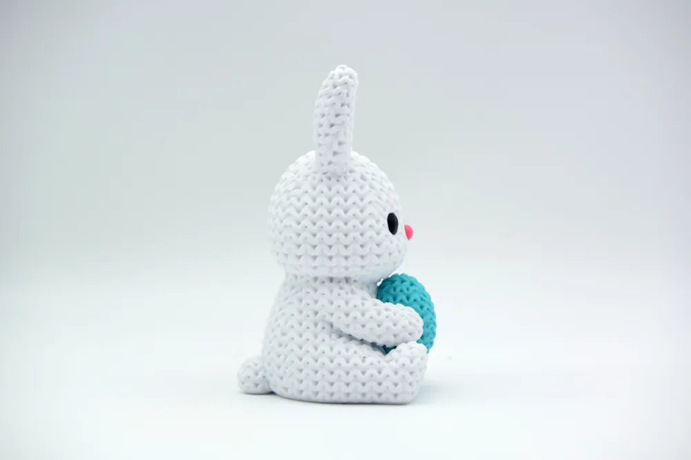 Figurine lapin à l'œuf de pâques kawaii effet tricoté, vue arrière