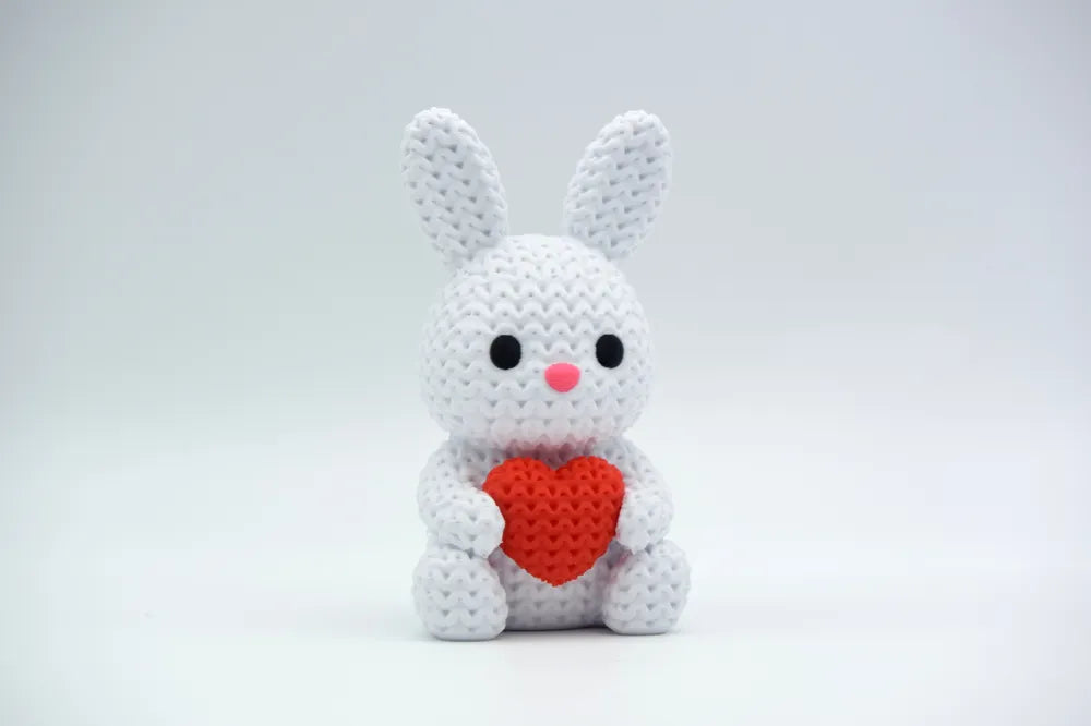 Figurine lapin au cœur kawaii effet tricoté, vue de face