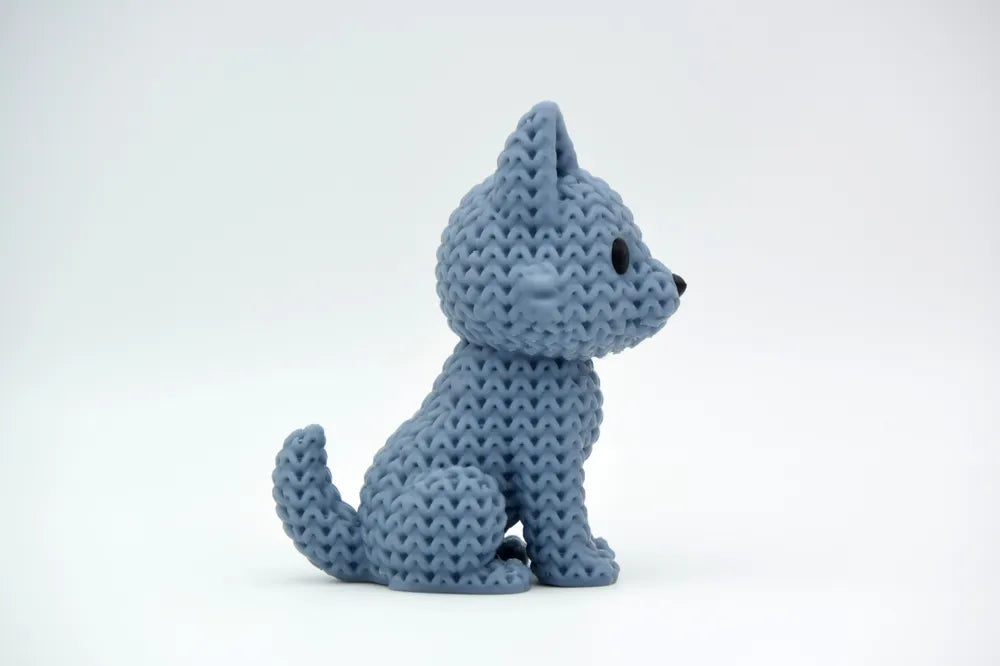Figurine loup kawaii effet tricoté, vue de profil