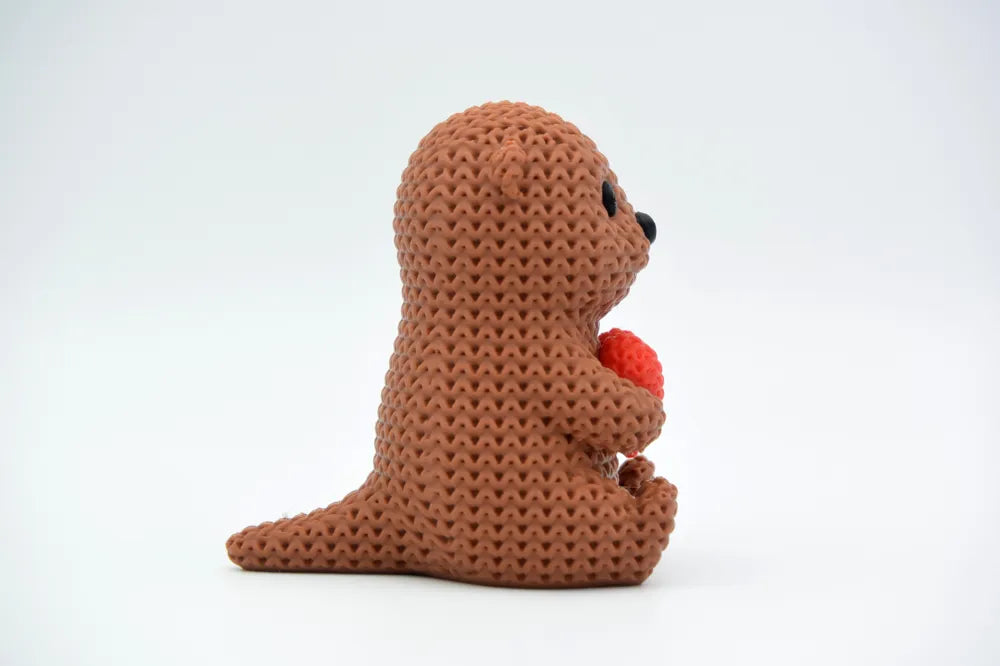 Figurine loutre au cœur kawaii effet tricoté, vue arrière