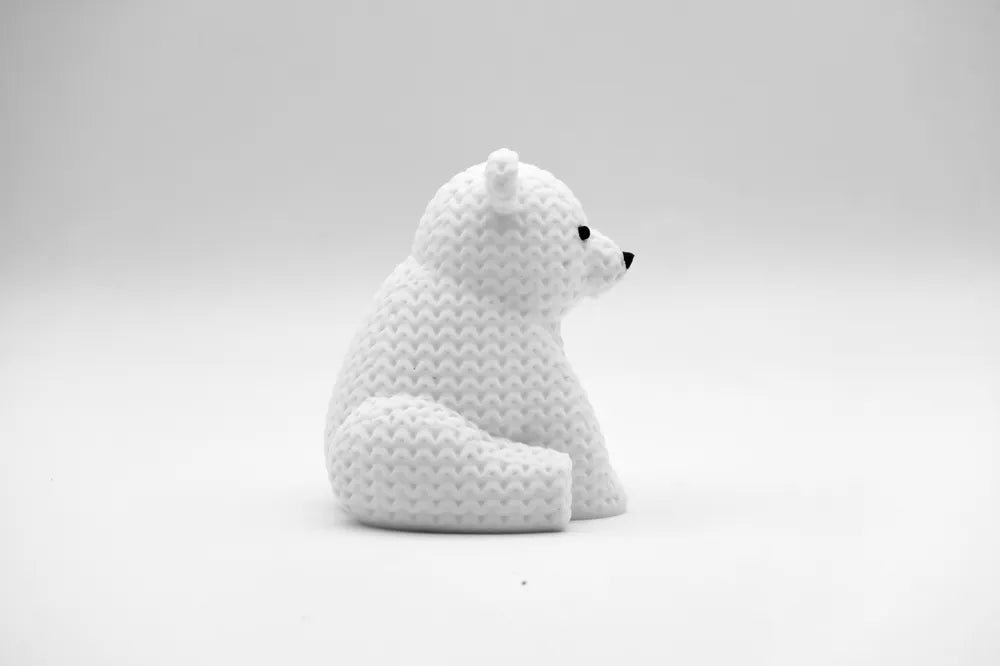 Figurine ourson polaire kawaii effet tricoté, vue arrière