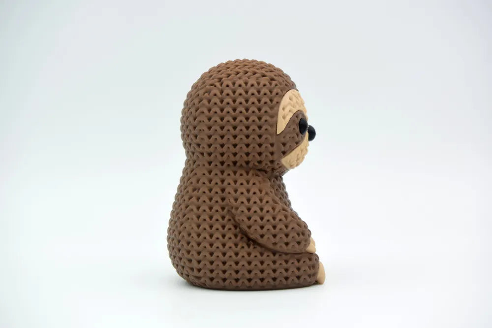 Figurine paresseux kawaii effet tricoté, vue arrière