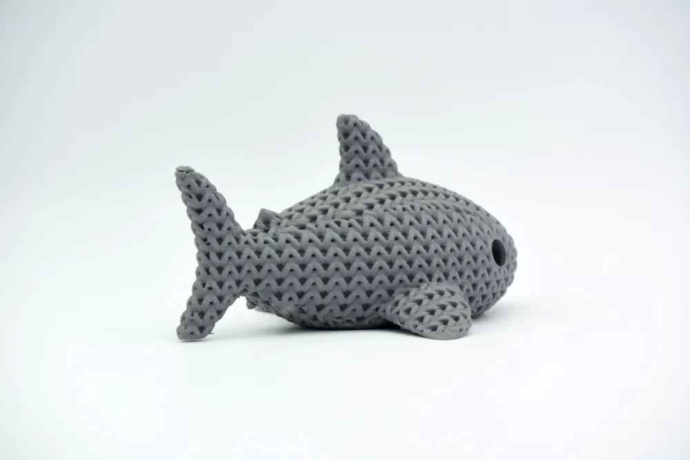 Figurine requin kawaii effet tricoté, vue de face