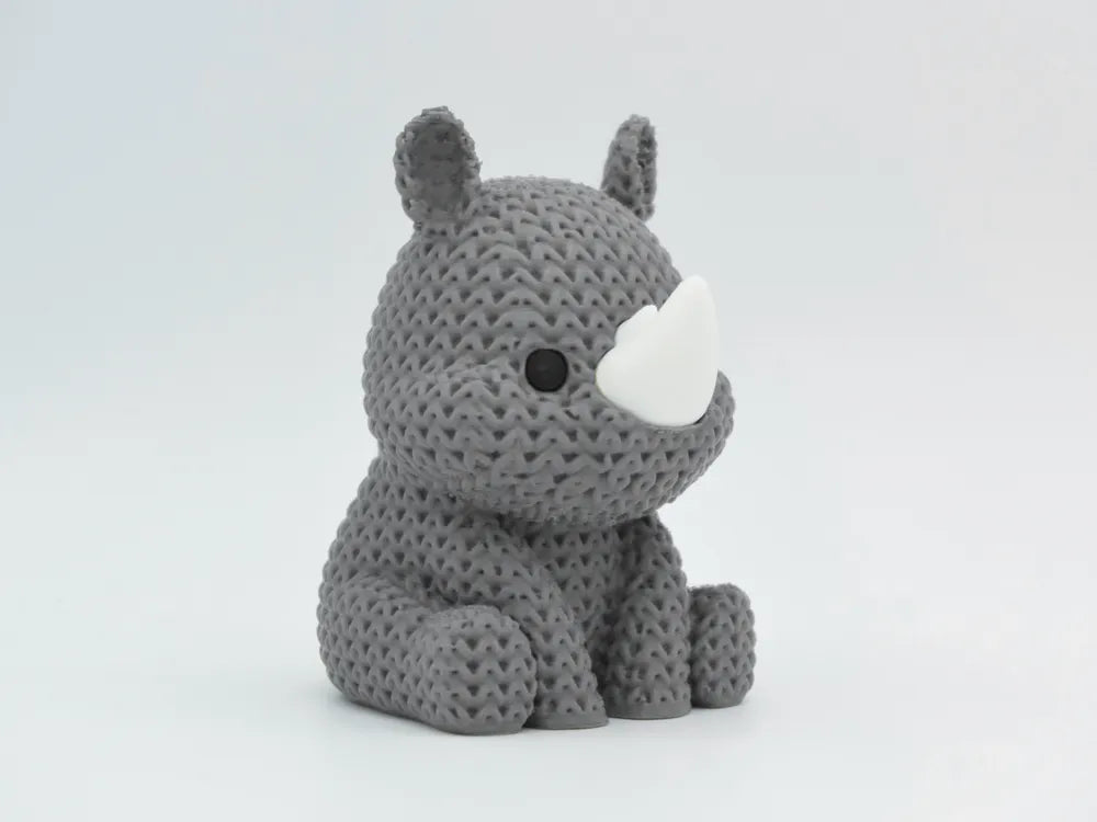 Figurine rhinocéros kawaii effet tricoté, vue de profil