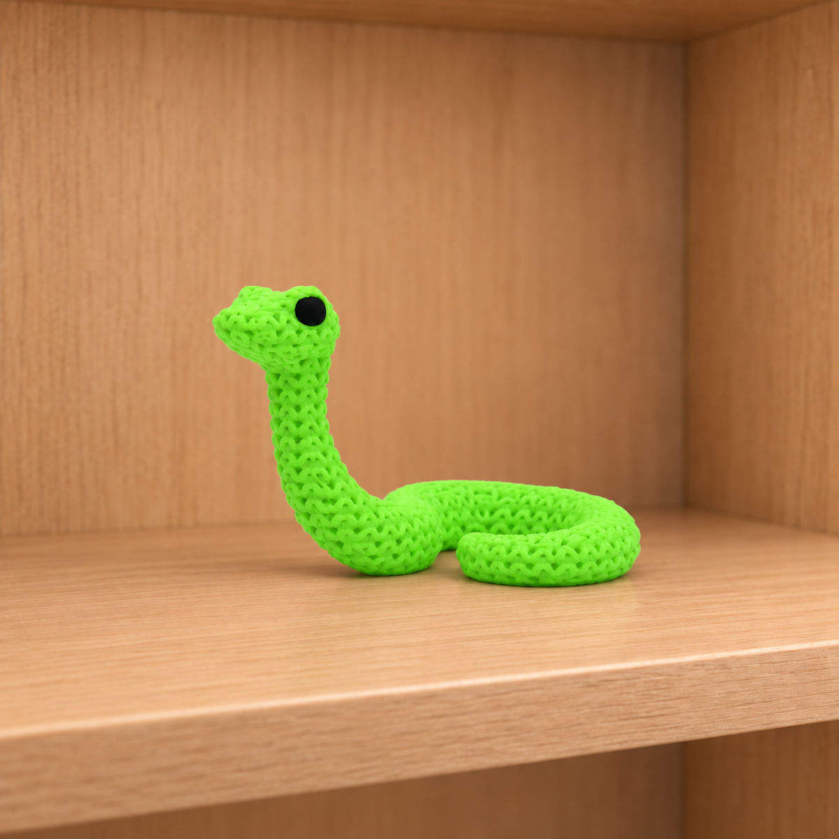 Figurine serpent kawaii effet tricoté, vue de face
