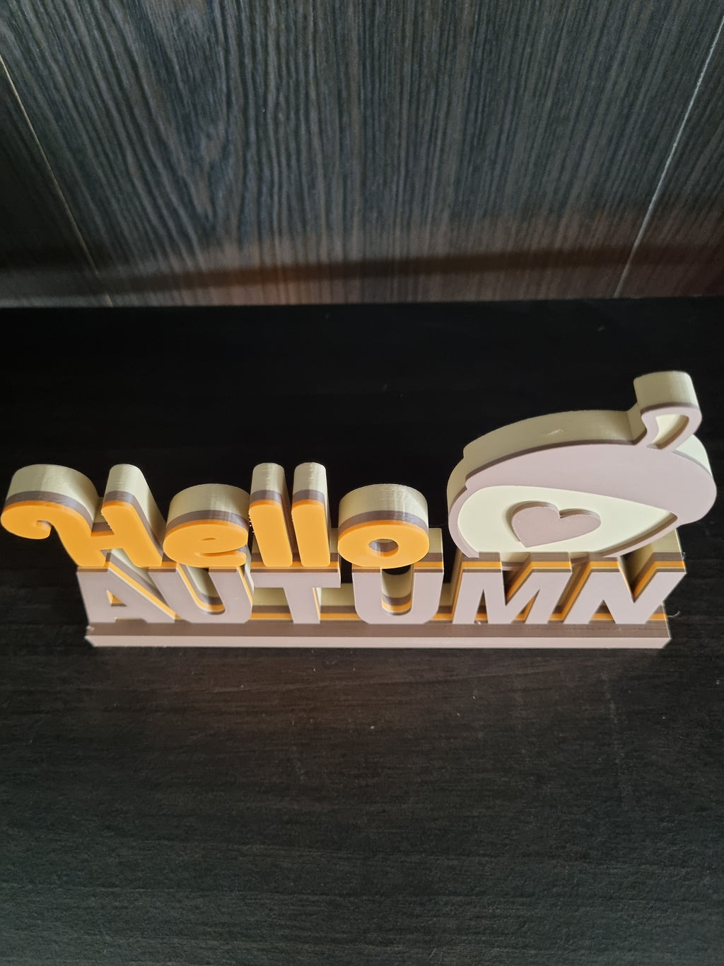 Lettrage Hello Autumn sur socle, vue de détail, Tresor3D